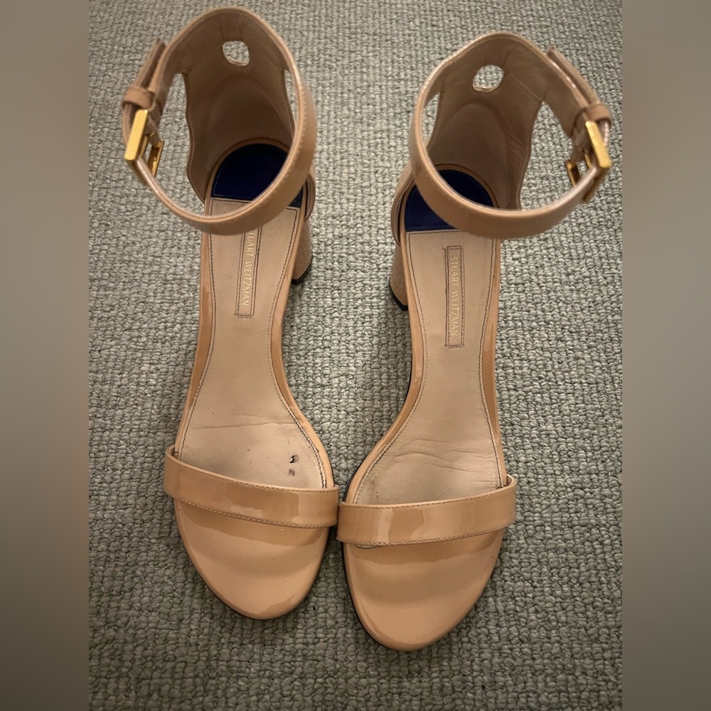 Nearly nude Strap Sandal